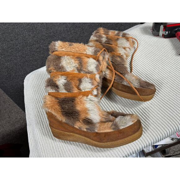 Vintage Shearling Fur Mukluk Boots Womens Size 8 Brown Suede Crepe Wedge Lace Up - Picture 6 of 10